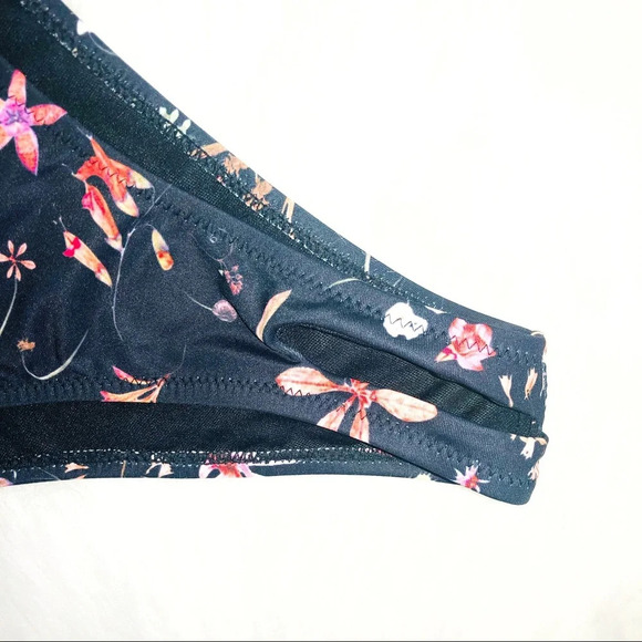 Cupshe medium sexy floral bikini swim bottoms - Picture 4 of 5